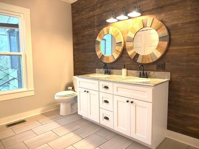 a close view of sink