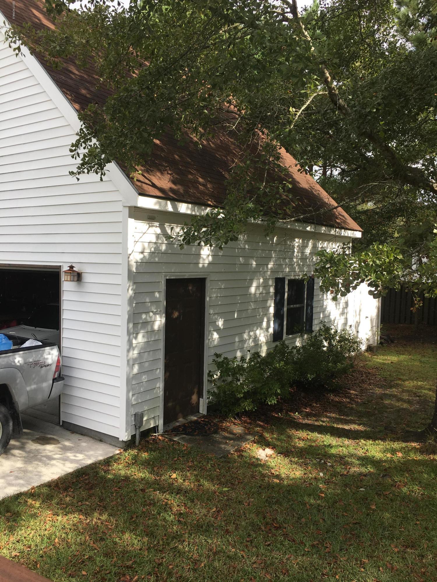 326 Masters Lane Hampstead, NC 28443 - Photo 24 of 27 garage