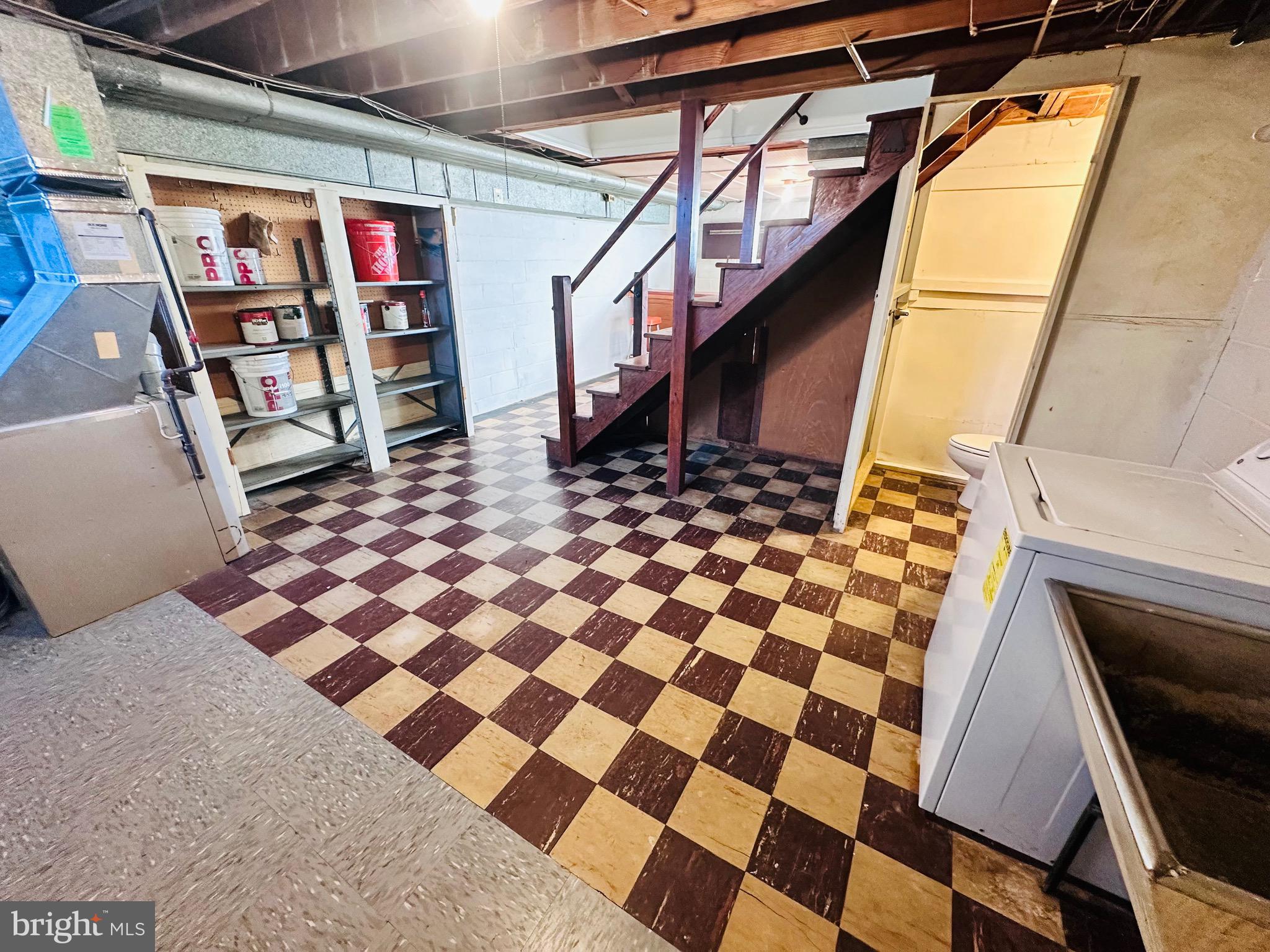 4728 Chatford Avenue Baltimore, MD 21206 - Photo 25 of 36 a view of a entryway