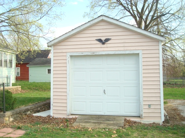 916 Fulton Avenue Rochester, IN 46975 - Photo 4 of 13