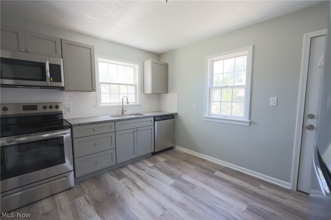 23721 Colbourne Road Euclid, OH 44123 - Photo 3 of 24