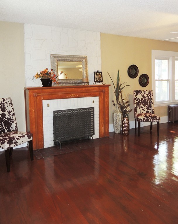 26 Stuart Street Springfield, MA 01119 - Photo 3 of 26