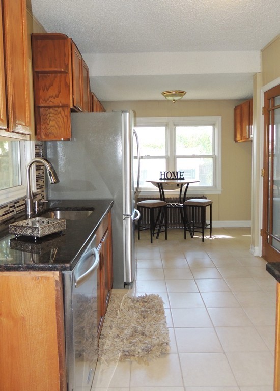 26 Stuart Street Springfield, MA 01119 - Photo 8 of 26
