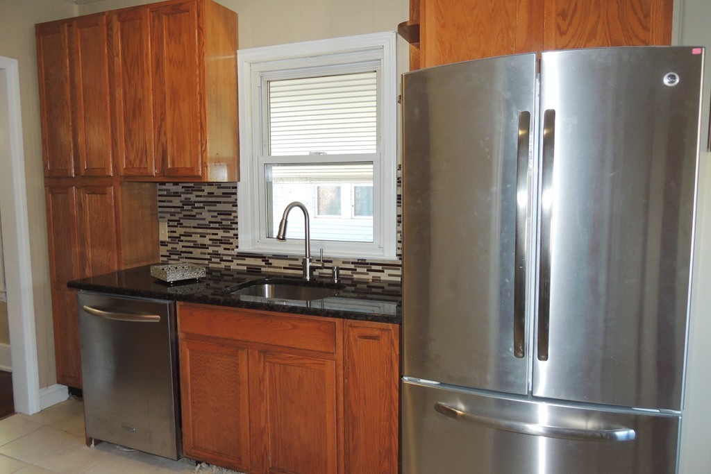 26 Stuart Street Springfield, MA 01119 - Photo 9 of 26