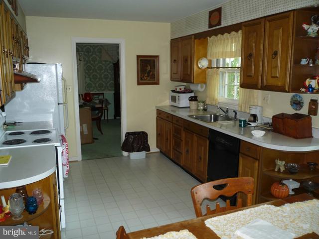 2621 Turf Valley Road Ellicott City, MD 21042 - Photo 22 of 30 Kitchen