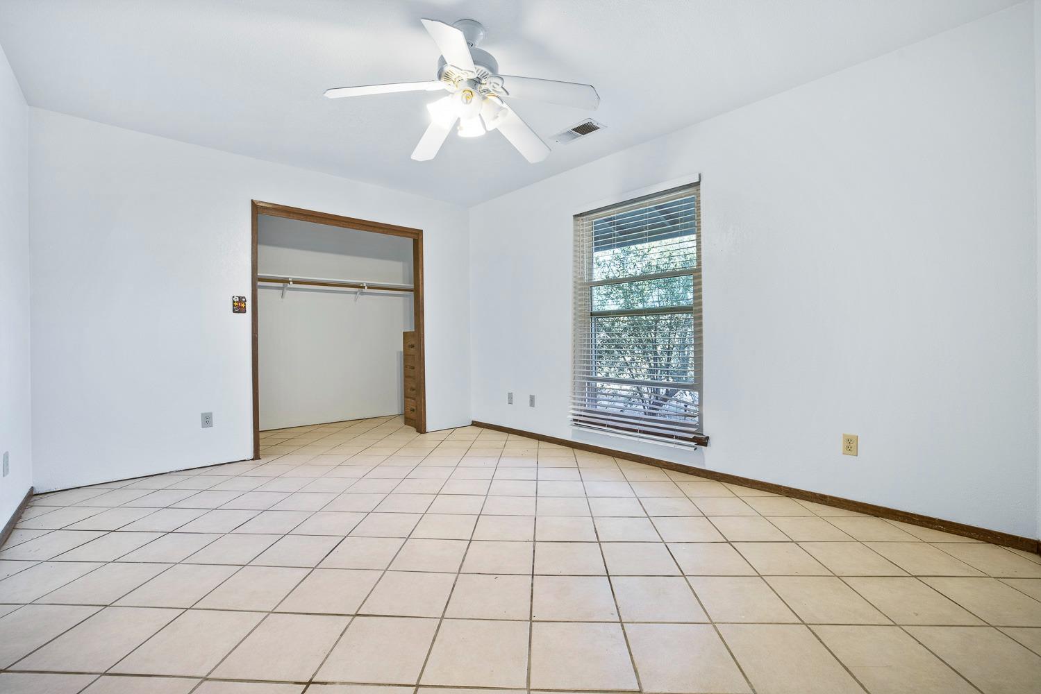 43036 Jacalitos Creek Road Coalinga, CA 93210 - Photo 29 of 85 a view of an empty room and window