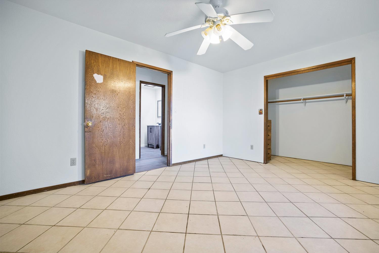 43036 Jacalitos Creek Road Coalinga, CA 93210 - Photo 30 of 85 an empty room with closet and a chandelier fan
