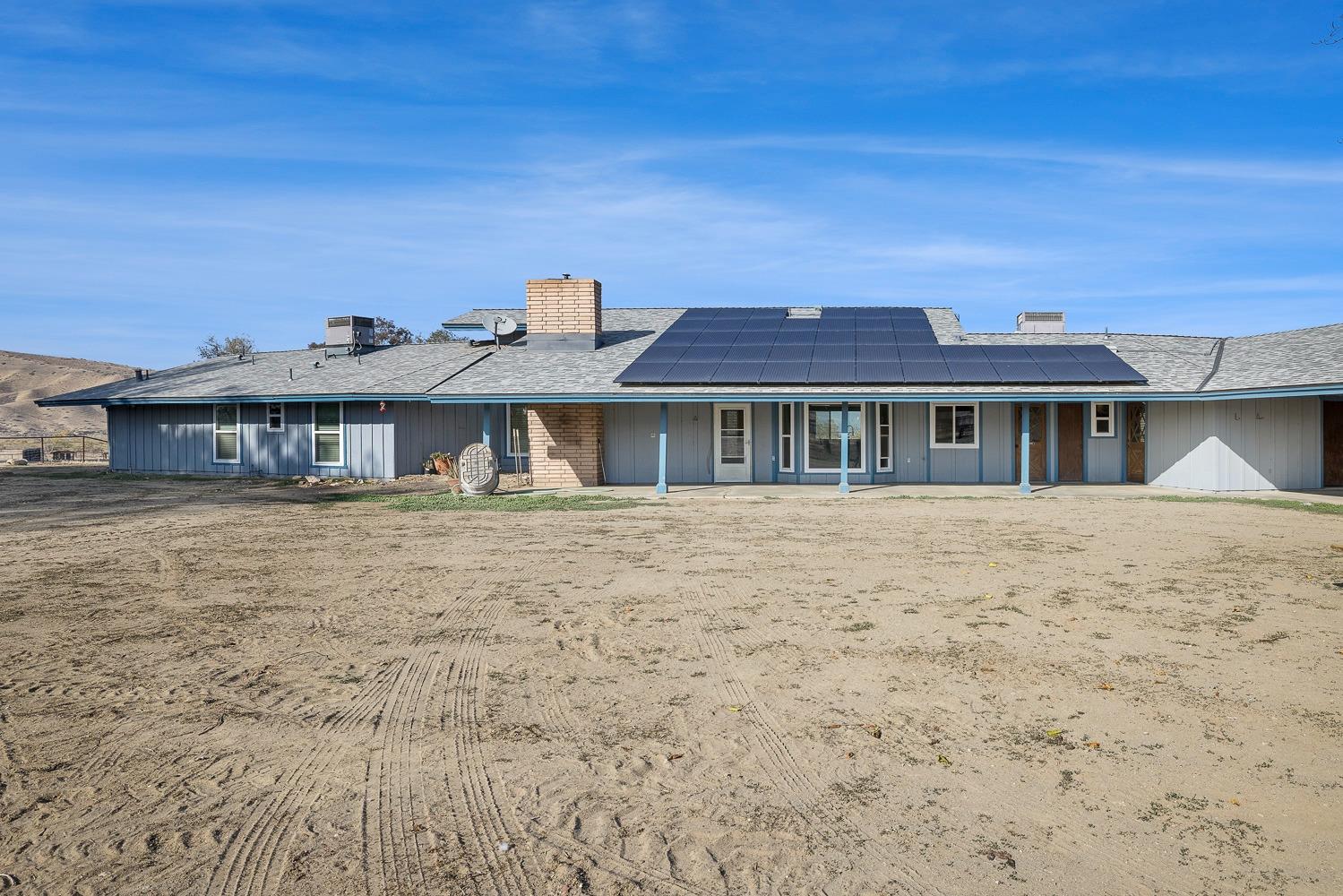 43036 Jacalitos Creek Road Coalinga, CA 93210 - Photo 38 of 85 a front view of a house with a garden