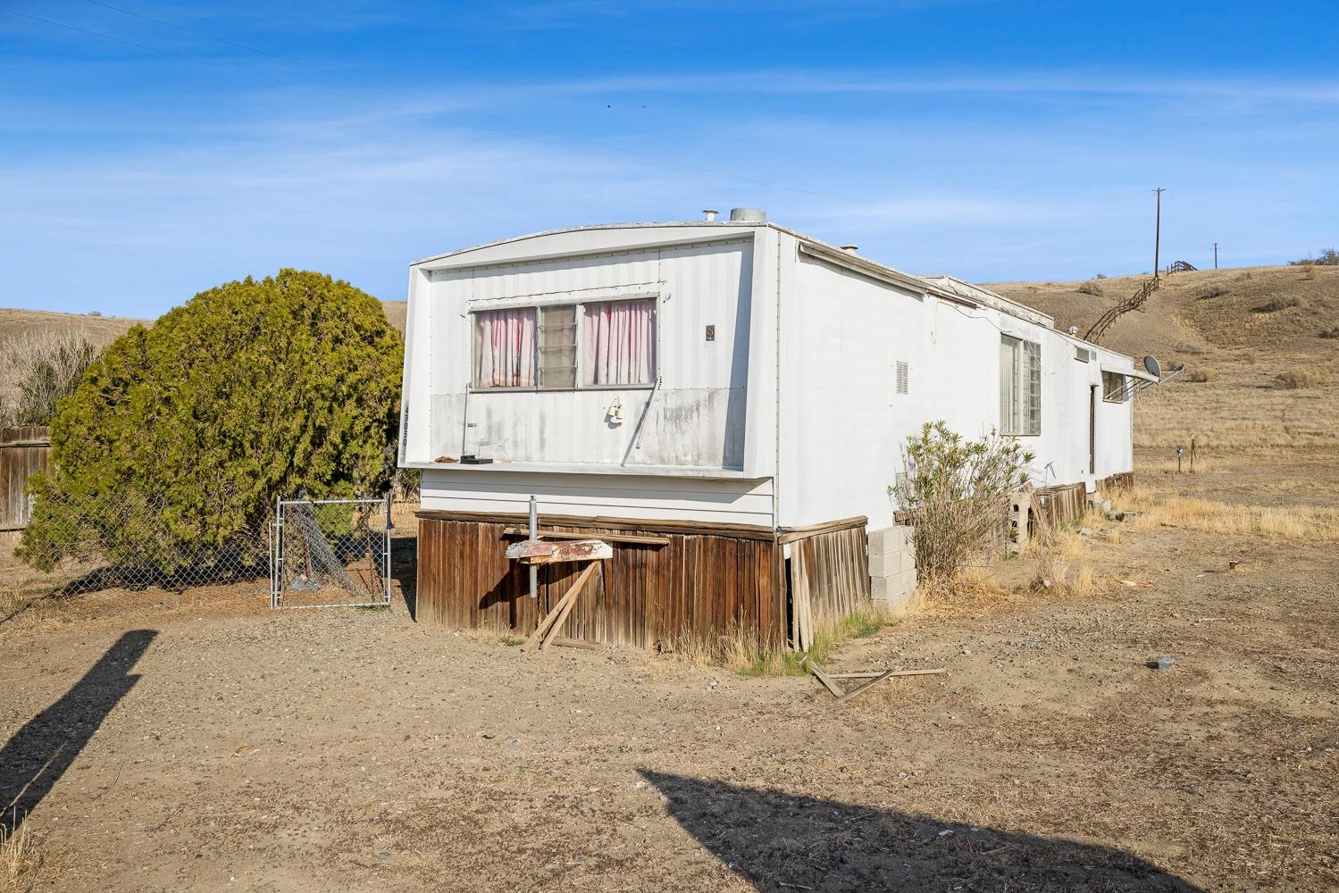 43036 Jacalitos Creek Road Coalinga, CA 93210 - Photo 46 of 85 a view of a house with patio