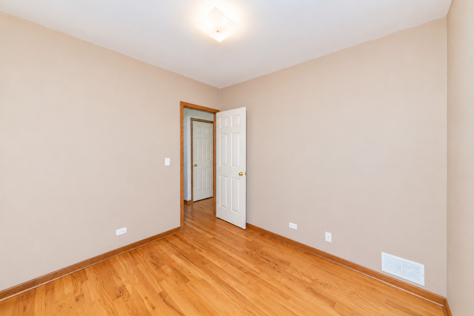 3240 North Racine Avenue, Unit 2 Chicago, IL 60657 - Photo 12 of 16 Gallery Image 12