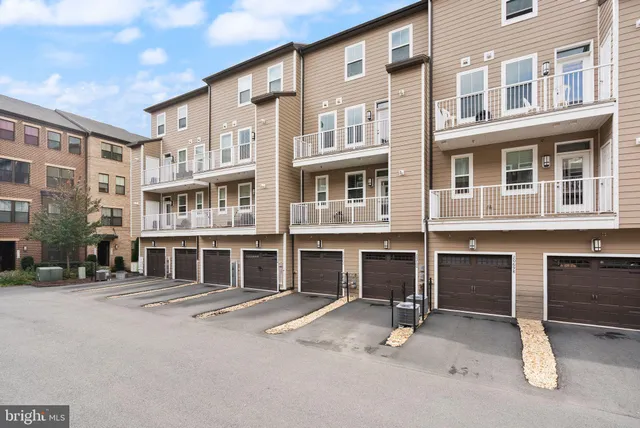 $565,000 | 20702 Wood Quay Drive, Sterling, VA 20166