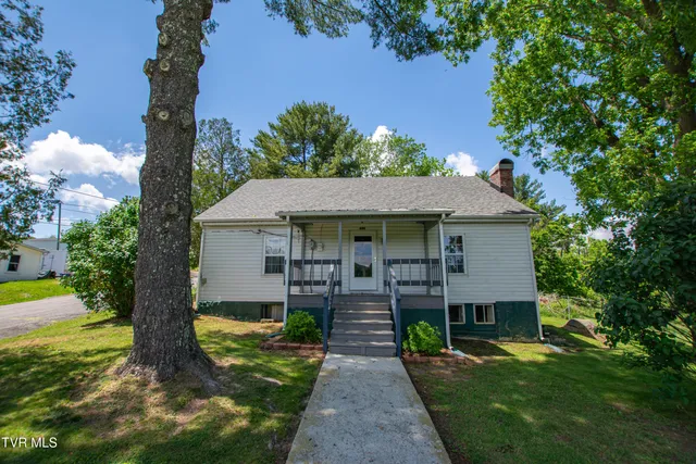 $149,000 | 990 West Jefferson Street, Wytheville, VA 24382