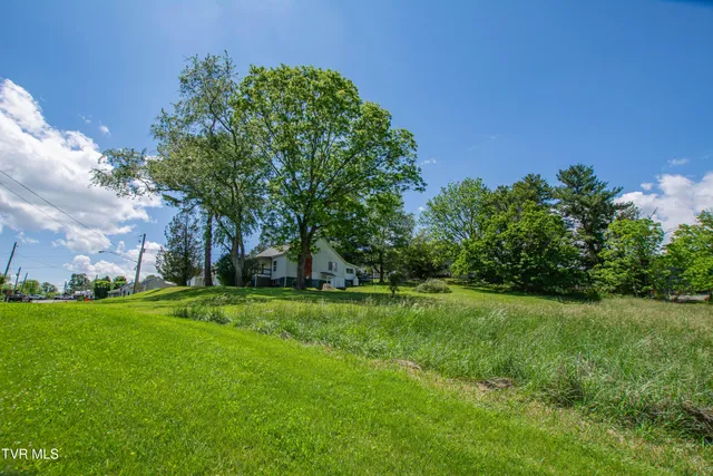 $149,000 | 990 West Jefferson Street, Wytheville, VA 24382