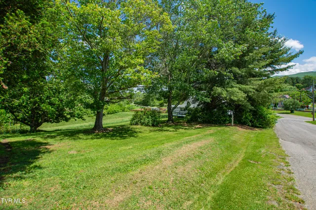 $149,000 | 990 West Jefferson Street, Wytheville, VA 24382