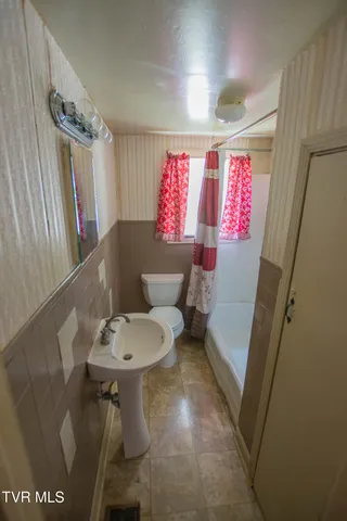 $149,000 | 990 West Jefferson Street, Wytheville, VA 24382