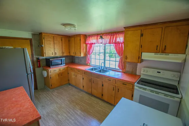 $149,000 | 990 West Jefferson Street, Wytheville, VA 24382