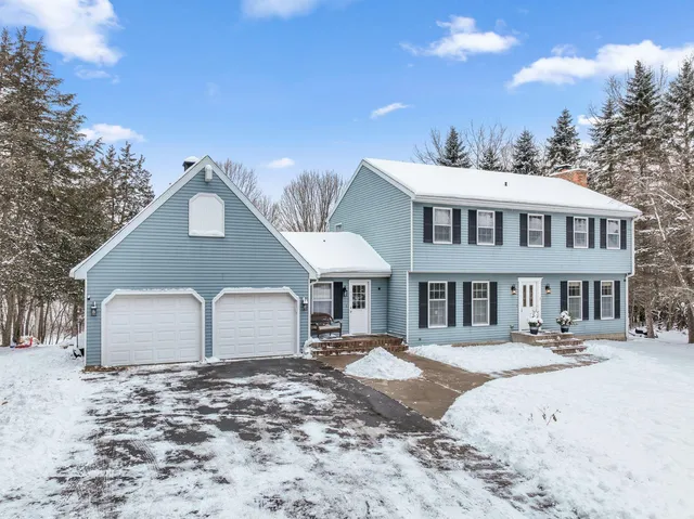 $499,500 | 33214 Nueman Court, Lindstrom, MN 55045