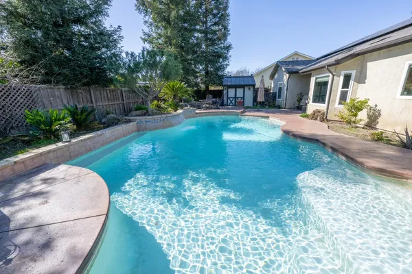 a view of a house with backyard