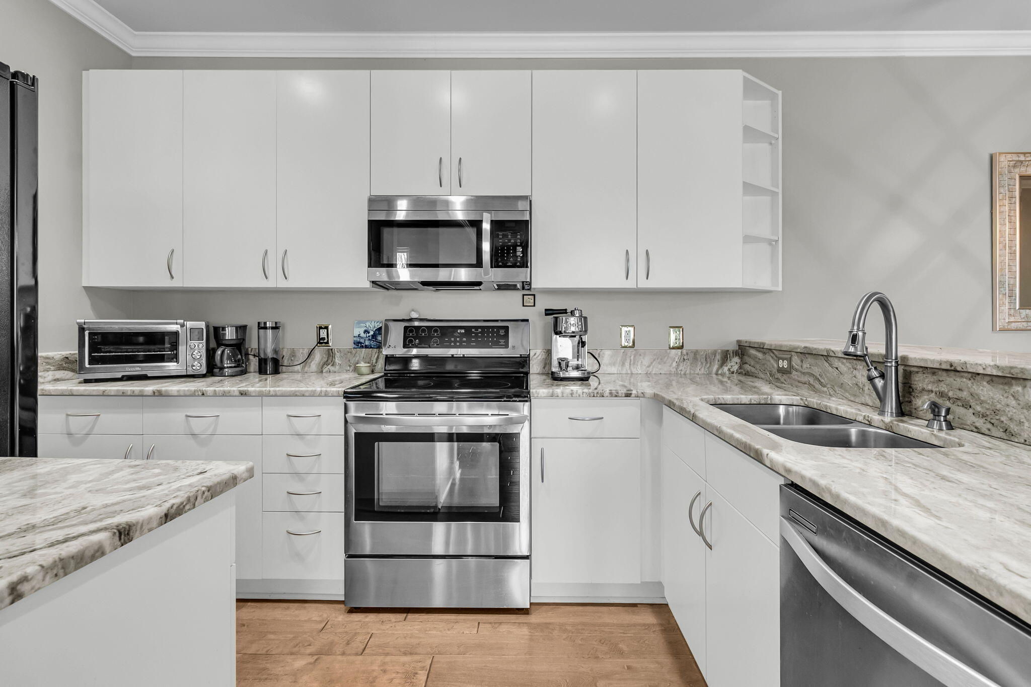 1377 Hopton Circle Mount Pleasant, SC 29466 - Photo 4 of 33 Remodeled kitchen