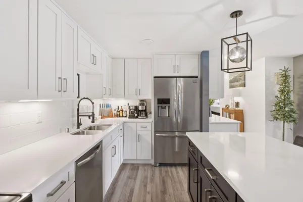 $239,900 | 10401 Cedar Lake Road, Unit 410, Minnetonka, MN 55305
