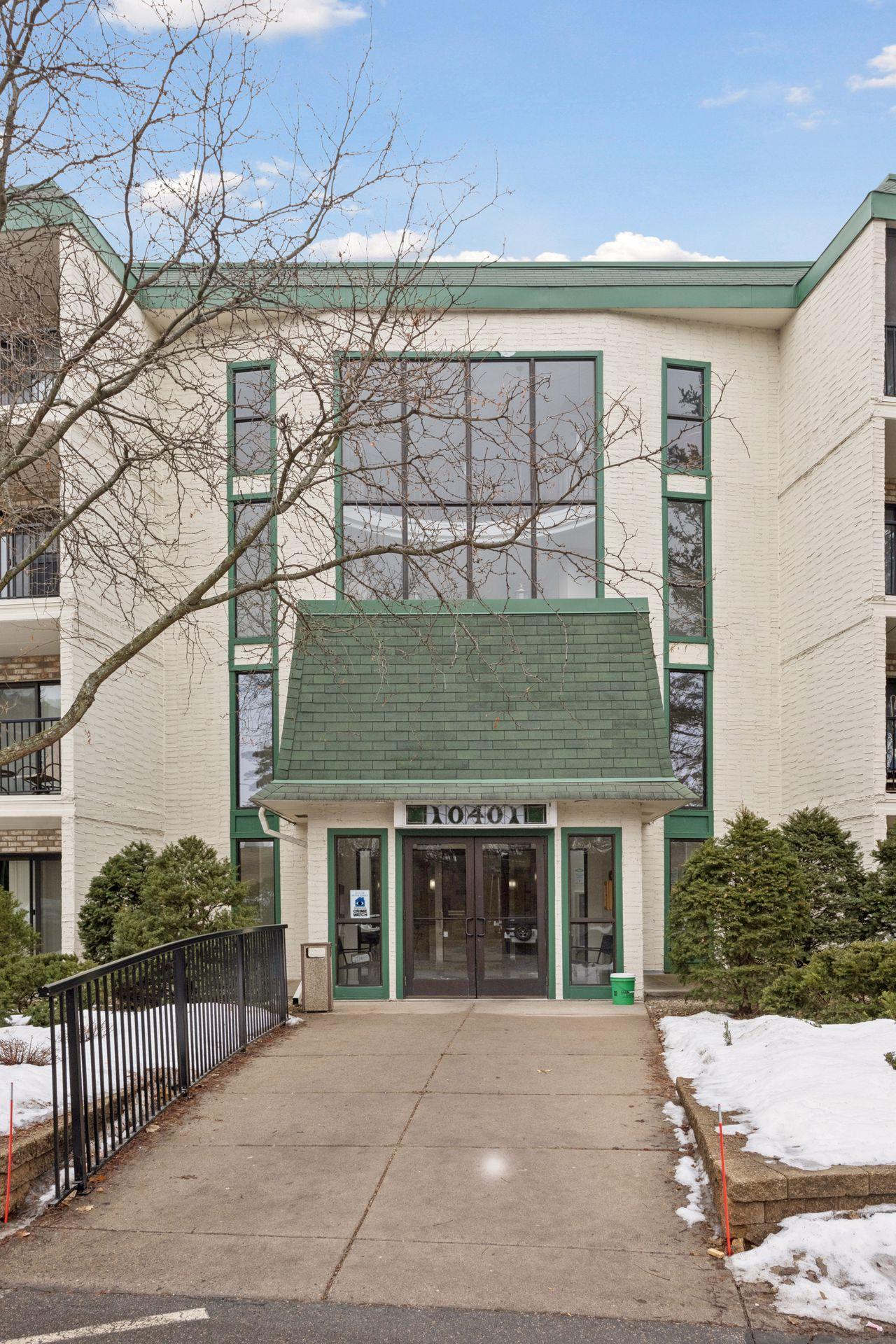 10401 Cedar Lake Road, Unit 410 Minnetonka, MN 55305 - Photo 30 of 34