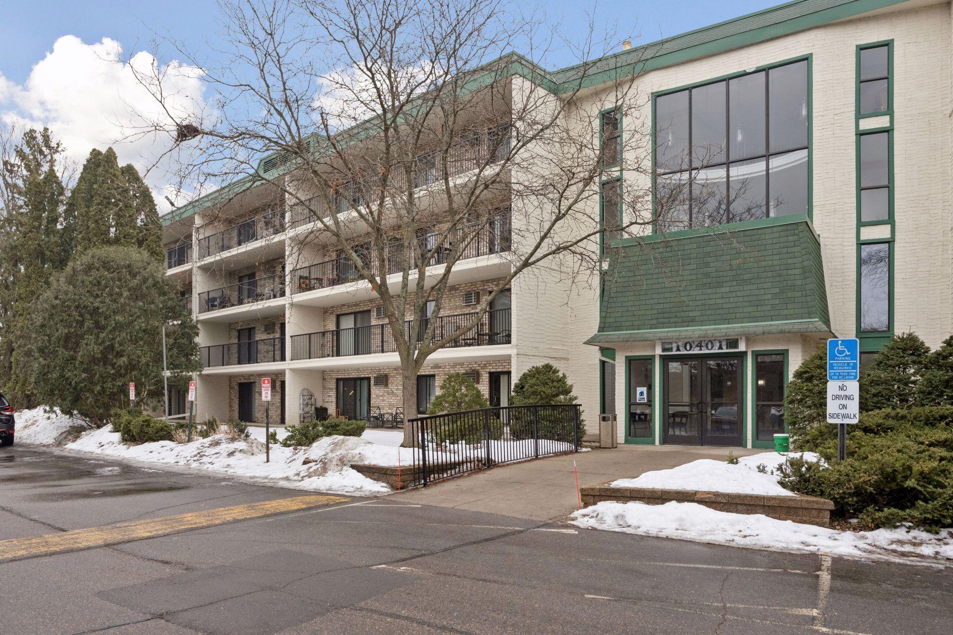 10401 Cedar Lake Road, Unit 410 Minnetonka, MN 55305 - Photo 31 of 34