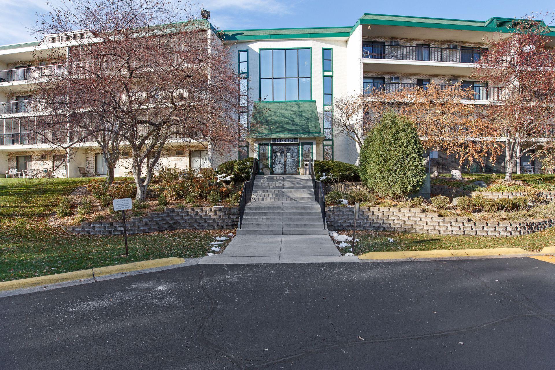 10401 Cedar Lake Road, Unit 410 Minnetonka, MN 55305 - Photo 32 of 34