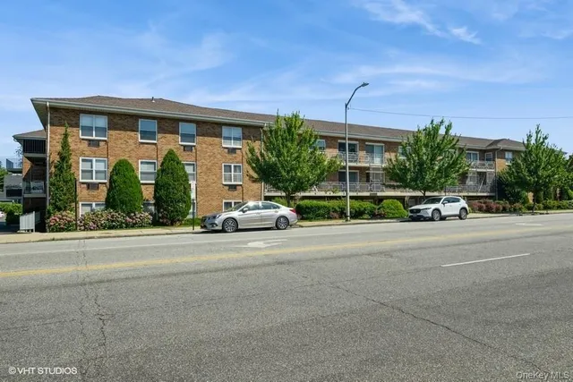 $360,000 | 90 South Park Avenue, Unit B17, Rockville Centre, NY 11570