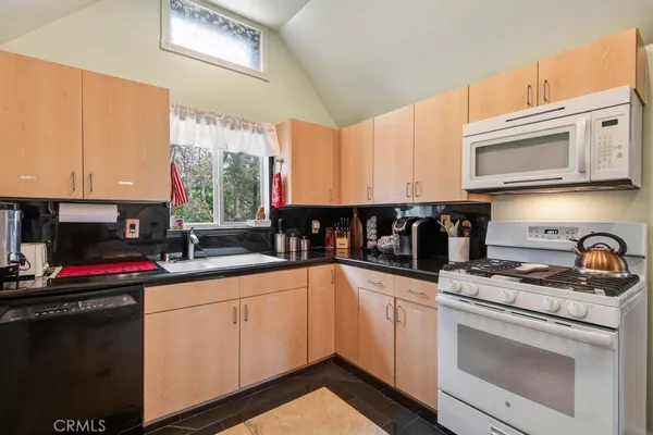$649,900 | 27538 Meadow Drive, Lake Arrowhead, CA 92352