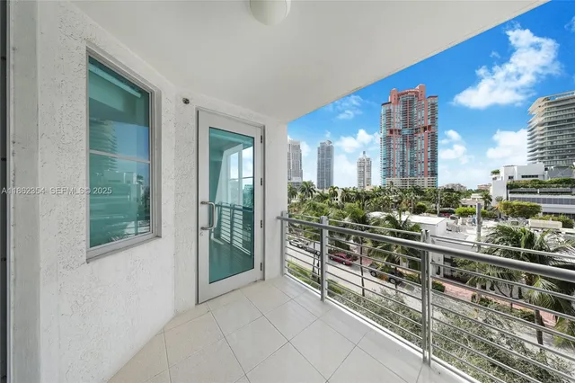 $715,000 | 110 Washington Avenue, Unit 1513, Miami Beach, FL 33139