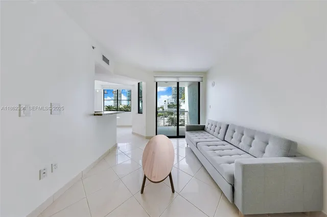 $715,000 | 110 Washington Avenue, Unit 1513, Miami Beach, FL 33139