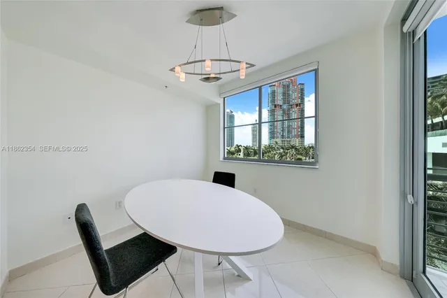 $715,000 | 110 Washington Avenue, Unit 1513, Miami Beach, FL 33139