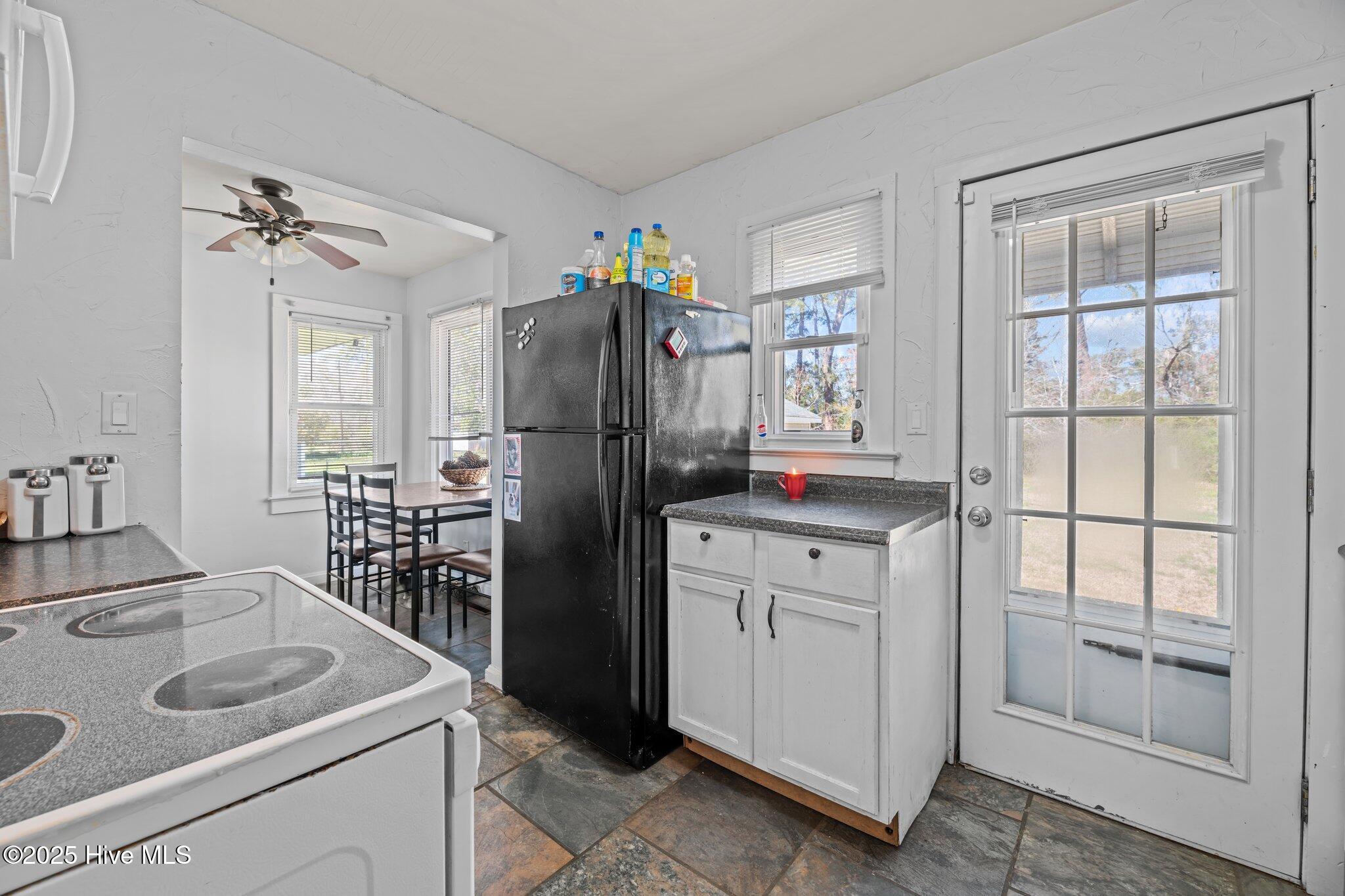 214 Bryan Street Havelock, NC 28532 - Photo 17 of 38 Kitchen