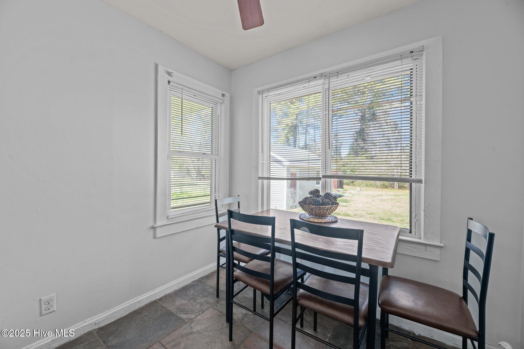 214 Bryan Street Havelock, NC 28532 - Photo 19 of 38 Dining room