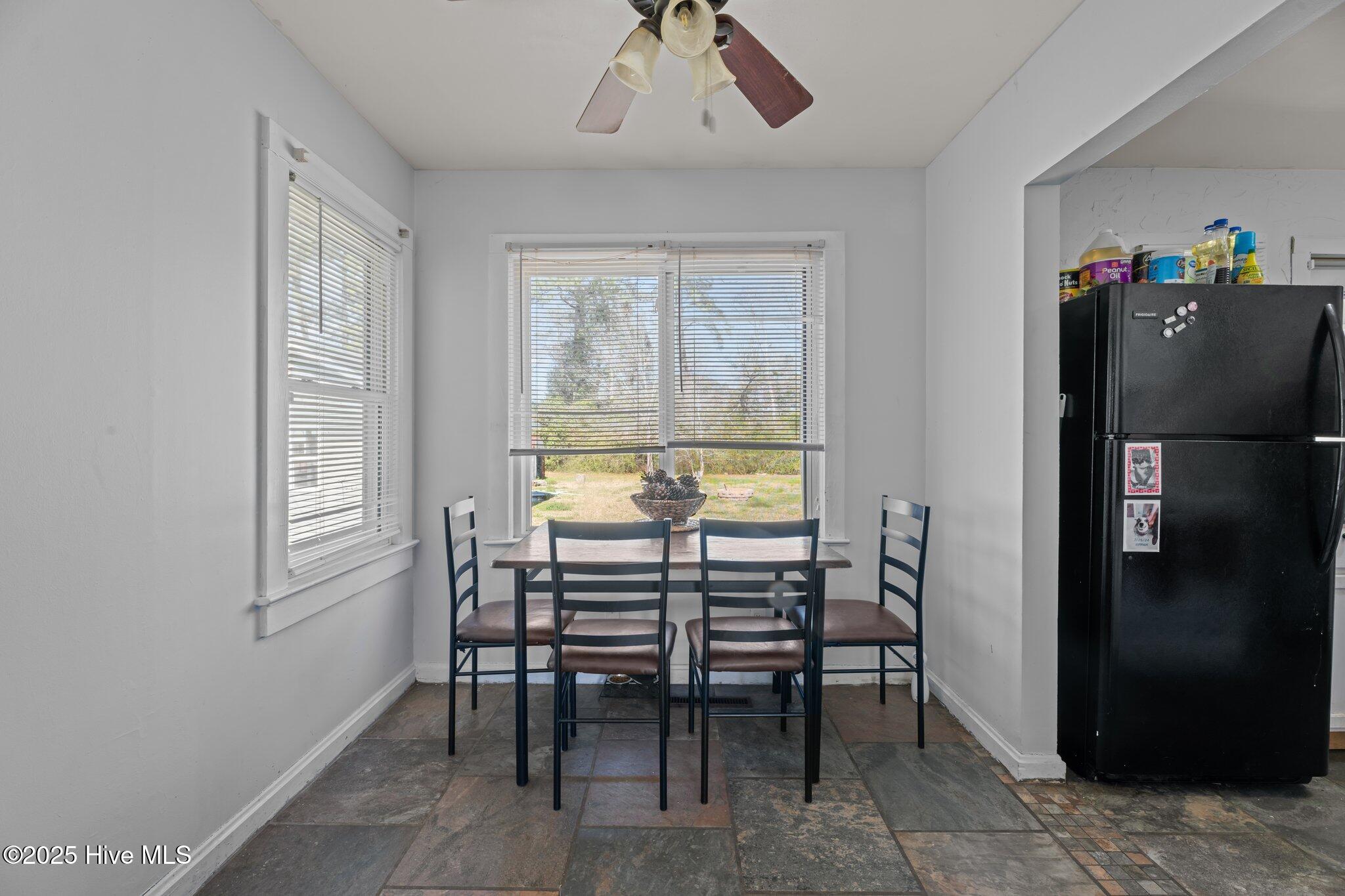 214 Bryan Street Havelock, NC 28532 - Photo 20 of 38 Dining room