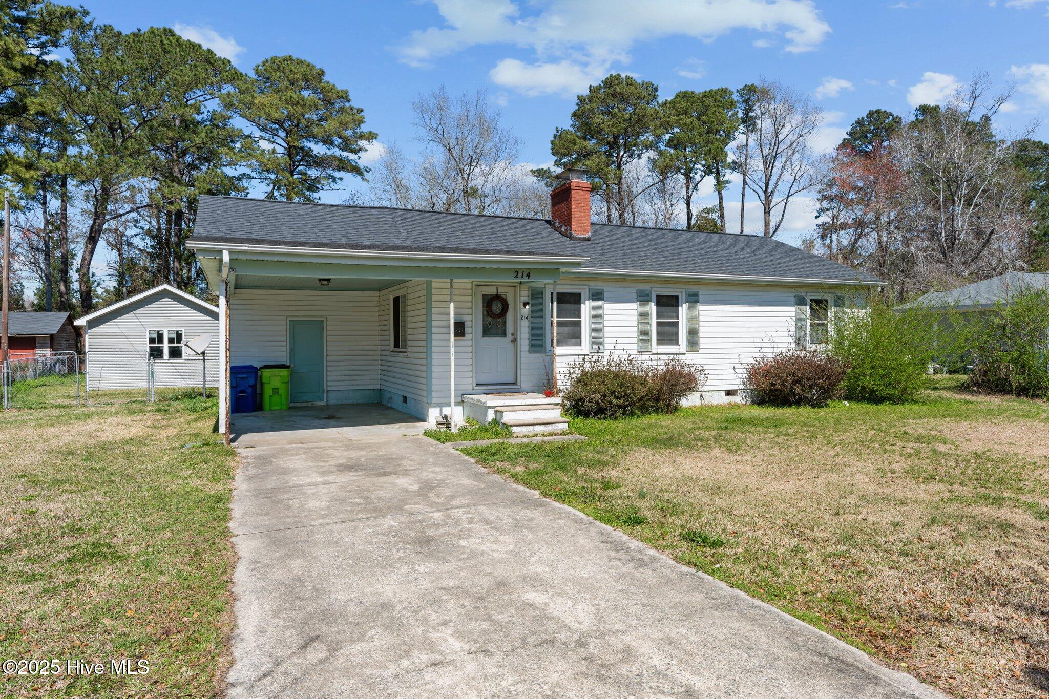 214 Bryan Street Havelock, NC 28532 - Photo 3 of 38 Driveway view