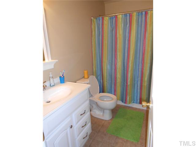228 Sandstone Road Henderson, NC 27537 - Photo 17 of 25 Upstairs full bath.