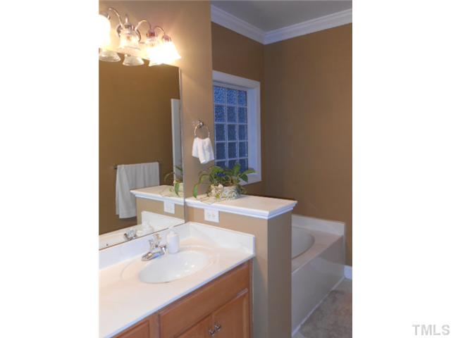 228 Sandstone Road Henderson, NC 27537 - Photo 10 of 25 Master bath with double vanity, garden tub and separate shower.