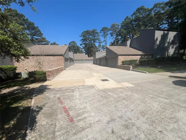 $325,000 | 15435 Carmel Drive, Unit 40, Willis, TX 77318