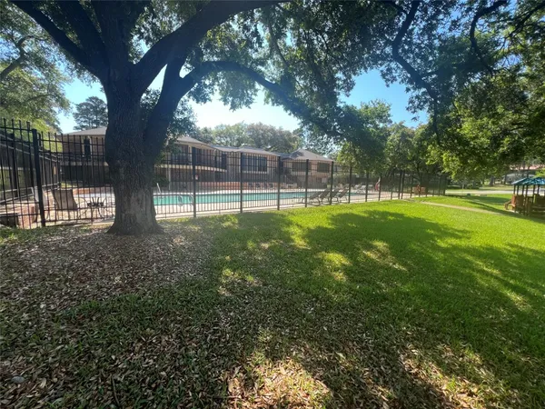 $325,000 | 15435 Carmel Drive, Unit 40, Willis, TX 77318