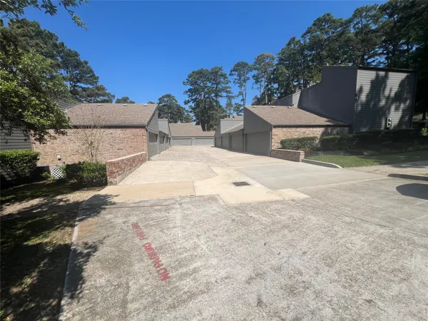 $325,000 | 15435 Carmel Drive, Unit 40, Willis, TX 77318