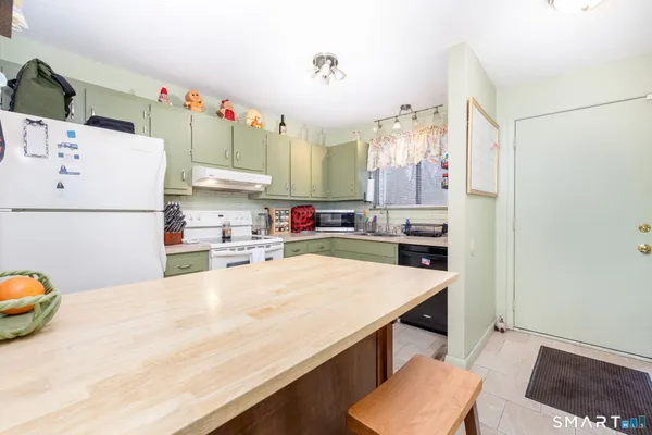 $280,000 | 2 Spice Hill Drive, Unit 2, Wallingford, CT 06492