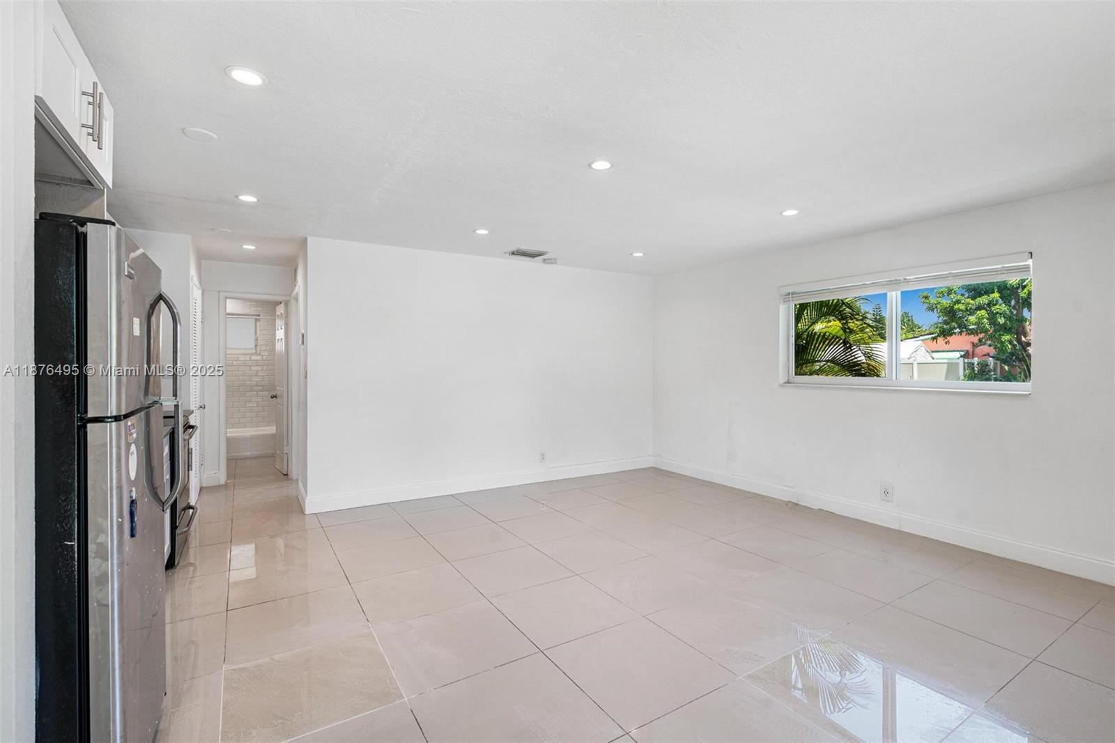 2201 Northeast 14th Avenue, Unit 9 Wilton Manors, FL 33305 - Photo 26 of 30