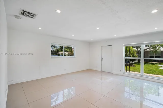 $1,900 | 2201 Northeast 14th Avenue, Unit 9, Wilton Manors, FL 33305