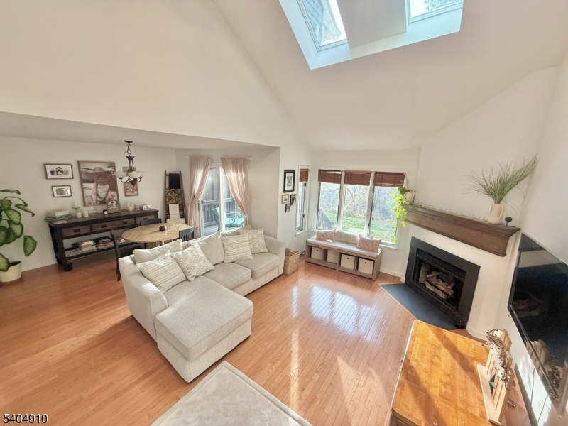 13 Mission Hills Road Annandale, NJ 08801 - Photo 3 of 12