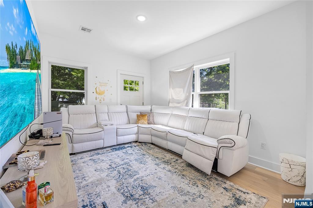 203 Queen Anne Road Bogota, NJ 07603 - Photo 5 of 29 Gallery Image 5