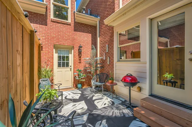 a view of an outdoor space