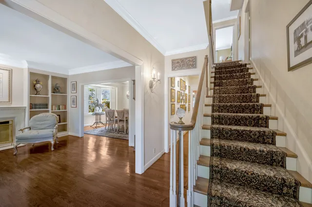 a view of an entryway with livingroom