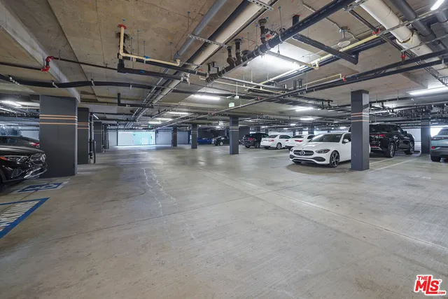 $3,437 | 5800 Harold Way, Unit 411, Los Angeles, CA 90028