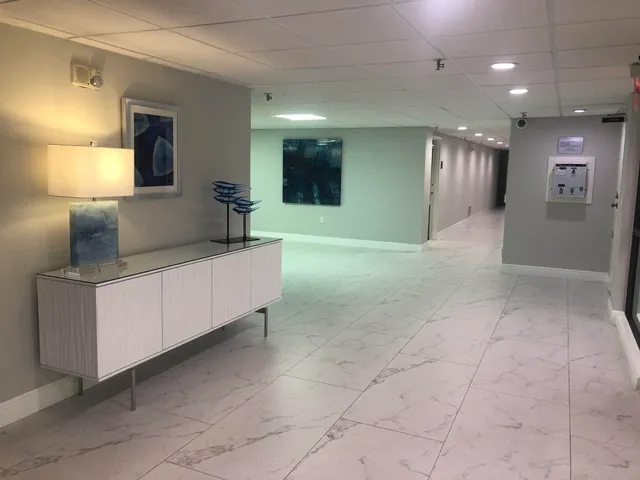 a view of livingroom with an furniture and a ceiling fan